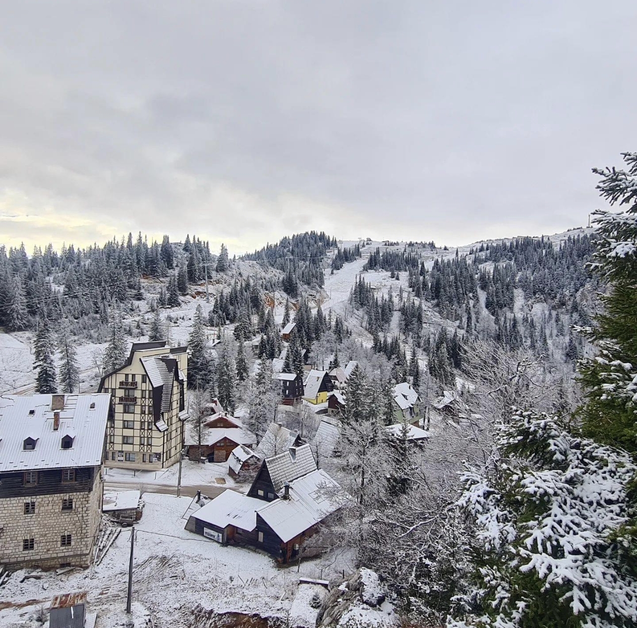 Skijanje na planinskom odmaralištu Vlašić