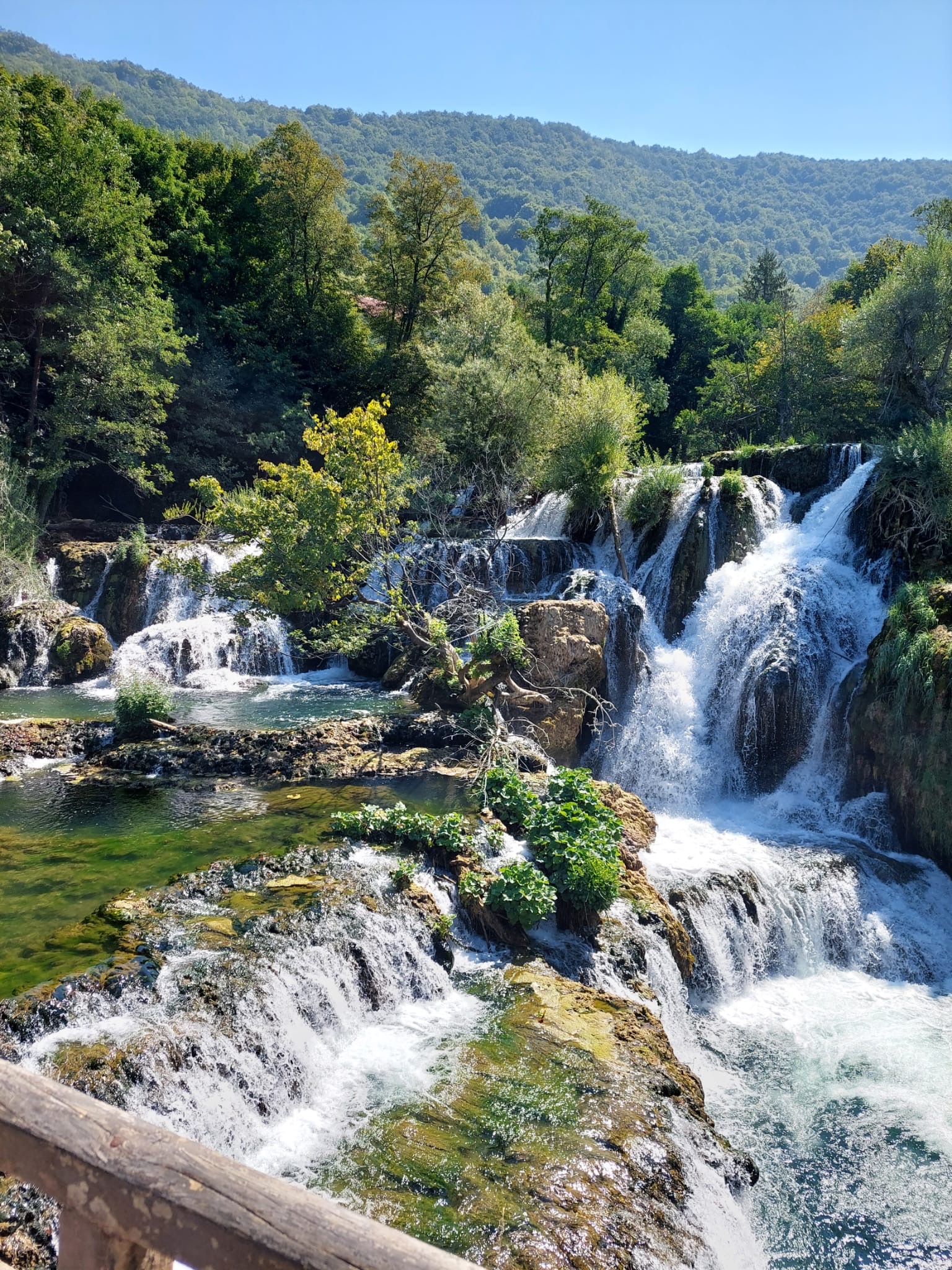 Vožnja biciklom prema Martin Brodu, obilazak Titove pećine u Drvaru, nastavak vožnje prema Bosanskom Grahovu.