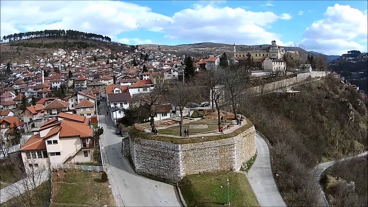 Žute i bijele tabije, stećci (monumentalni srednjovjekovni nadgrobni spomenici), muzeji i Vrelo Bosne, povratak u Cazin